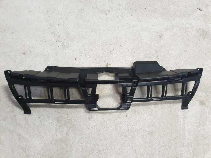 Suzuki Vitara (2014 - 2018)  7212154P00 Верхняя решётка
