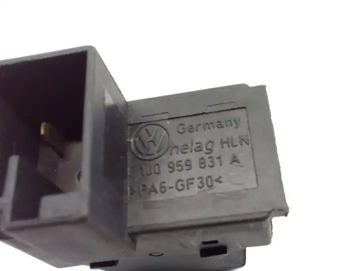 Volkswagen PASSAT B5.5 (2001 - 2005) 1J0959831A Кнопка закрытия крышки багажника — фото 4