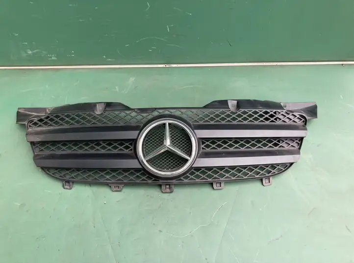 Mercedes-Benz Sprinter W906 (2006 - 2018) 9068800385 Передняя решетка — фото 1
