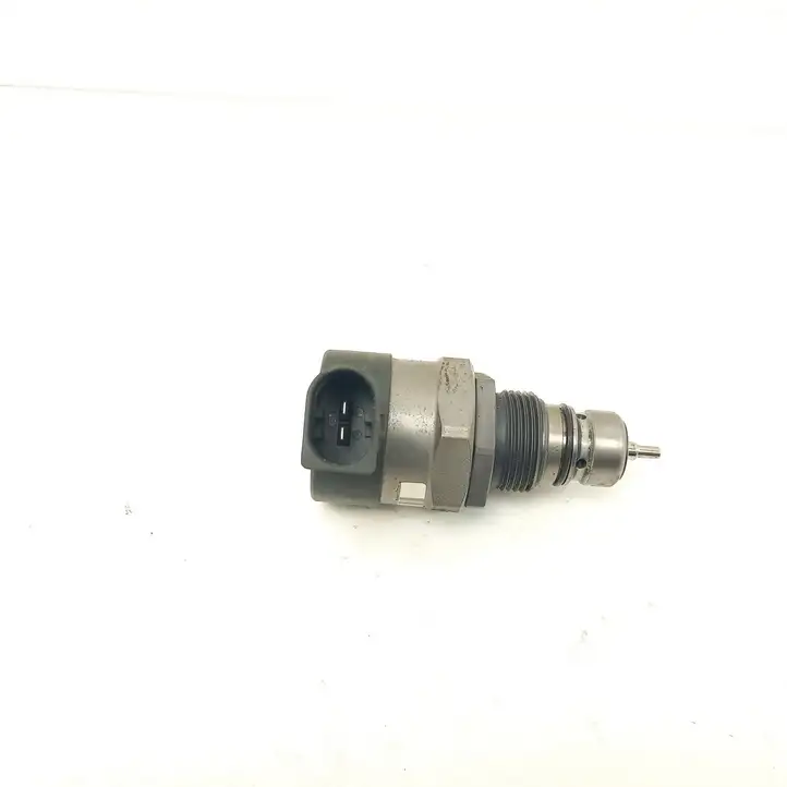 BMW X3 E83 (2003 - 2010) 0281002738 Регулятор давления топлива — фото 5