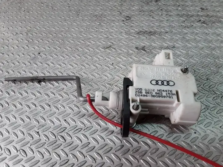 Audi A4 S4 B7 8E 8H (2004 - 2009) 8E0862153A Замок крышки топливного бака — фото 1