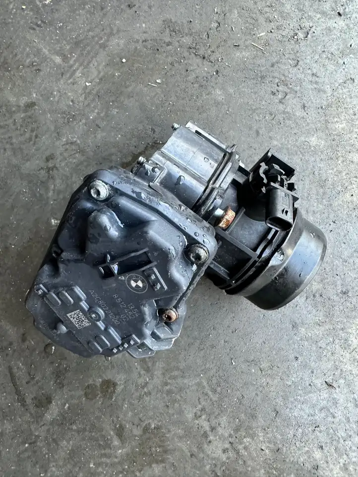 BMW 3 F30 F35 F31 (2012 - 2018) 8512452 Дроссельная заслонка — фото 2