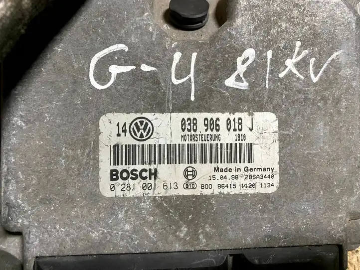Volkswagen Golf IV (1998 - 2005) 038906018j Блок управления двигателем (ЭБУ) — фото 4