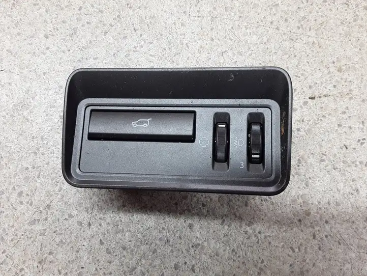 Land Rover Evoque I (2011 - 2015) 10400976890 Кнопка закрытия крышки багажника — фото 1