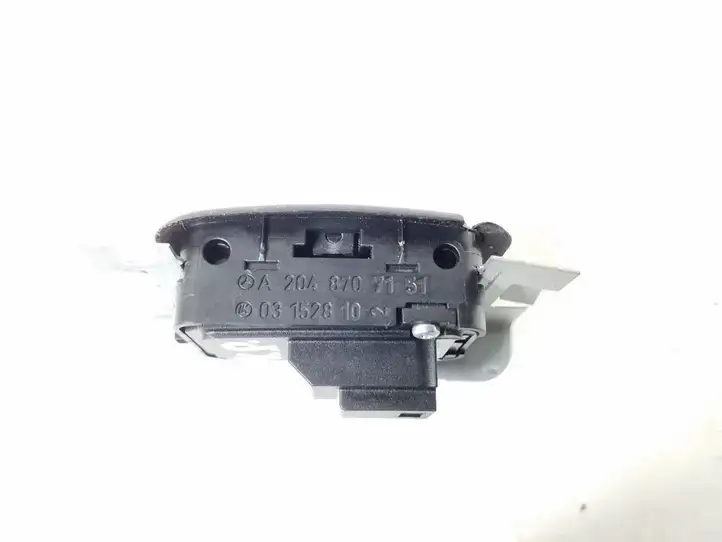 Mercedes-Benz C W204 (2007 - 2014) A2048707151 Кнопка закрытия крышки багажника — фото 2