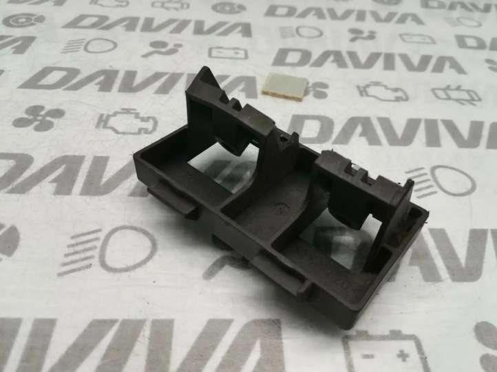 Audi A6 (1997 - 2001)  1K0937540 Крышка ящика предохранителей