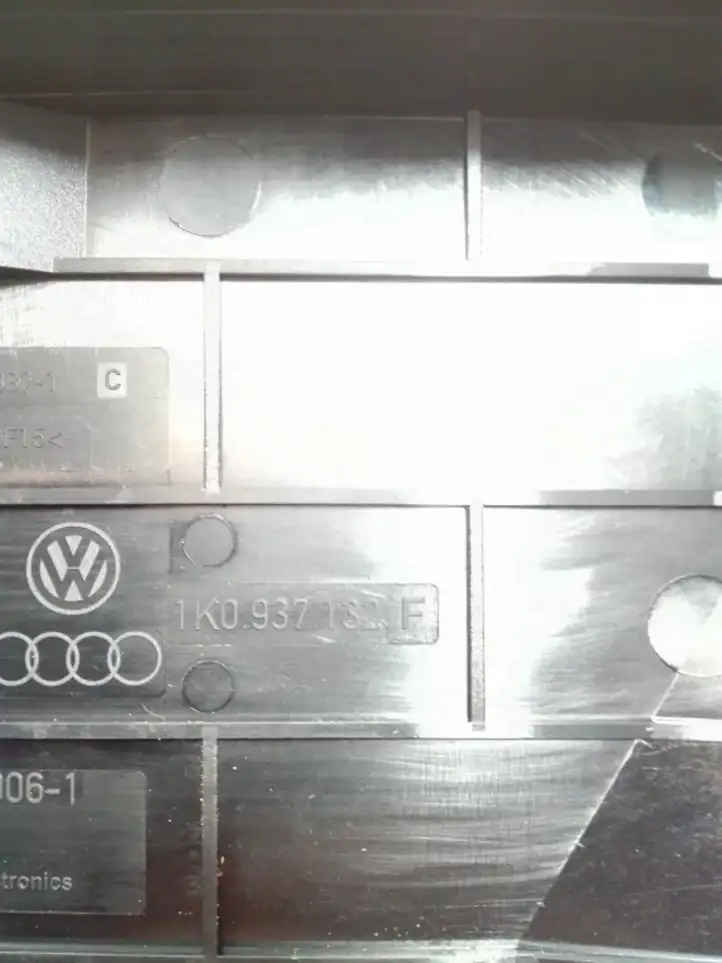 Audi Q3 8U (2011 - 2014) 1K0937132F Крышка ящика предохранителей — фото 3