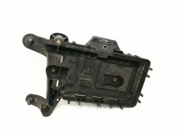 Volkswagen PASSAT B6 (2005 - 2010) 1K0915333C Площадка аккумулятора — фото 1