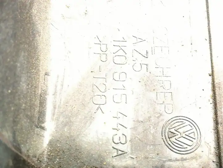 Volkswagen Golf V (2003 - 2009) 1K0915443A Крышка ящика аккумулятора — фото 4