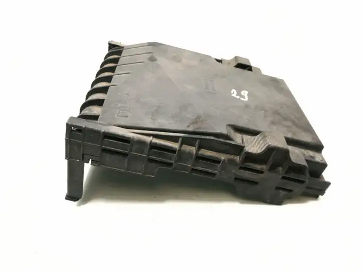 Volkswagen PASSAT B6 (2005 - 2010) 1K0937132F Крышка ящика предохранителей — фото 5