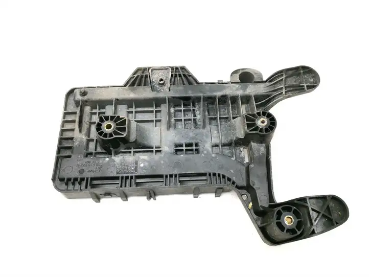 Volkswagen PASSAT B6 (2005 - 2010) 1K0915333B Площадка аккумулятора — фото 1