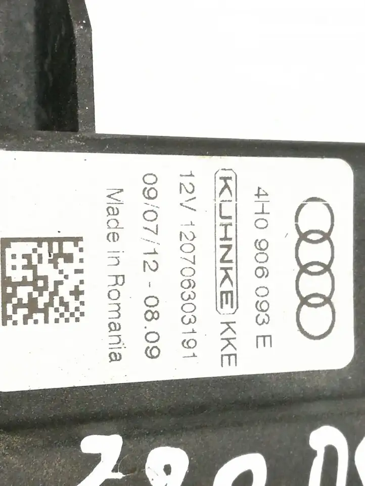 Audi A8 S8 D4 4H (2010 - 2014) 4H0906093E Блок управления топливным насосом — фото 3