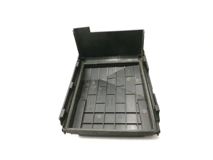 Volkswagen Golf V (2003 - 2009) 1K0937132F Крышка ящика предохранителей — фото 3
