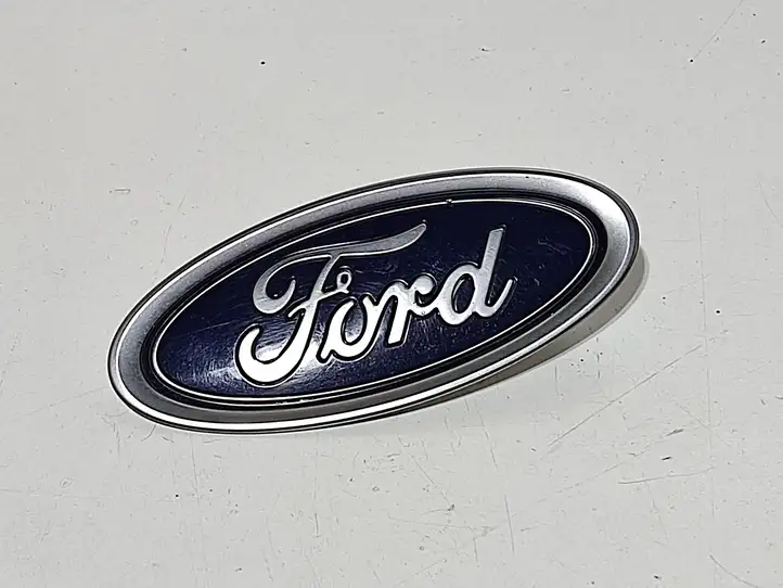 Ford Fusion II (2013 - ) Эмблема автомобиля — фото 1