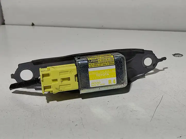 Toyota Prius (XW20) (2003 - 2009) 8983347030 Датчик удара SRS — фото 1