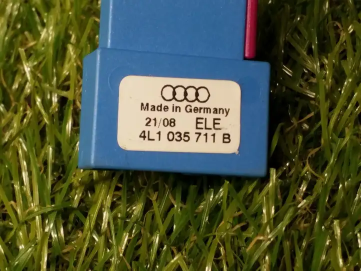 Audi A4 S4 B8 8K (2007 - 2011) 4L1035711B Микрофон (Bluetooth / телефон) — фото 3