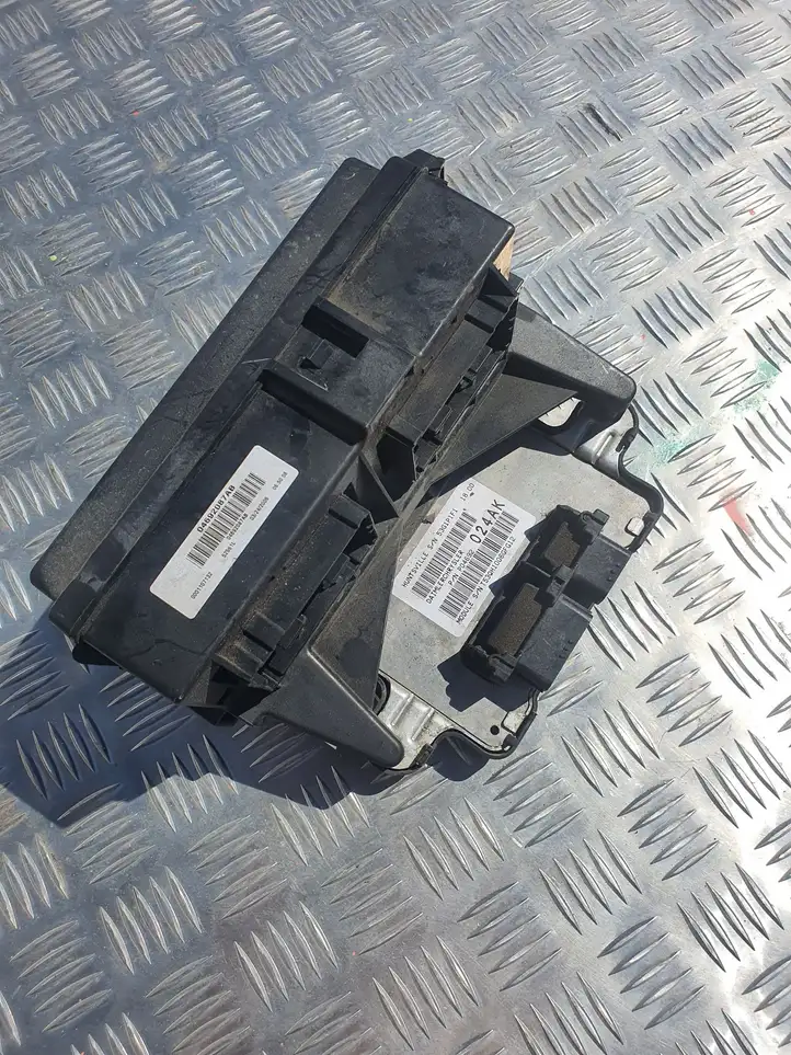 Jeep Cherokee (2001 - 2007) P04692017AK Модуль комфорта — фото 1