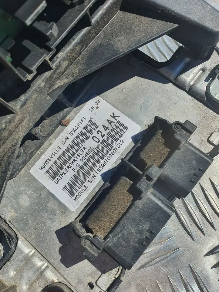Jeep Cherokee (2001 - 2007) P04692017AK Модуль комфорта — фото 3
