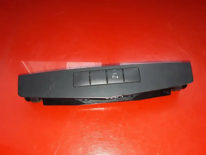Mercedes-Benz C W204 (2007 - 2014) A2048209610 Кнопка парктроника — фото 1