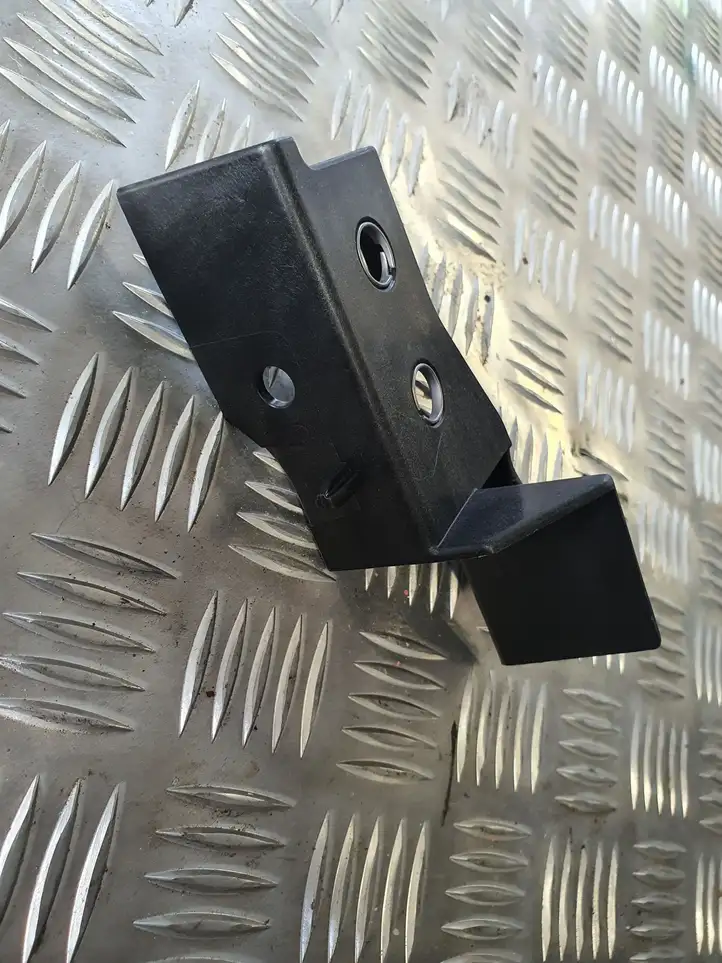 Renault Master III (2010 - )  622215034R Передний держатель бампера