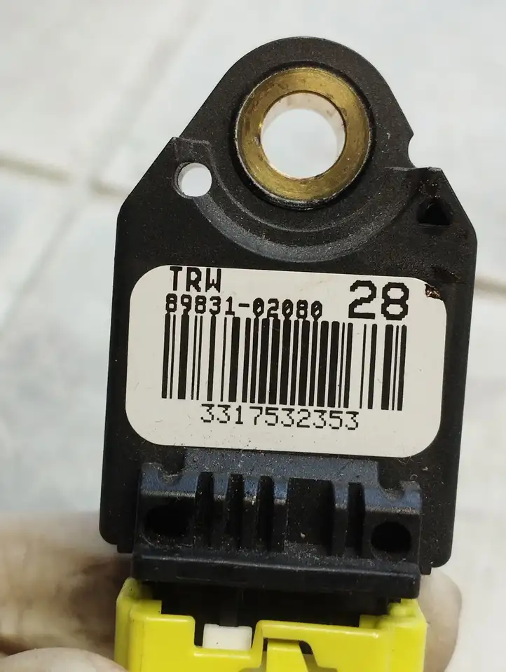 Toyota Auris 150 (2006 - 2012) 8983102080 Датчик удара SRS — фото 2