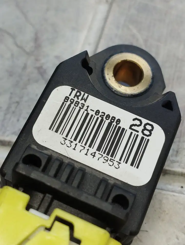 Toyota Auris 150 (2006 - 2012) 8983102080 Датчик удара SRS — фото 2