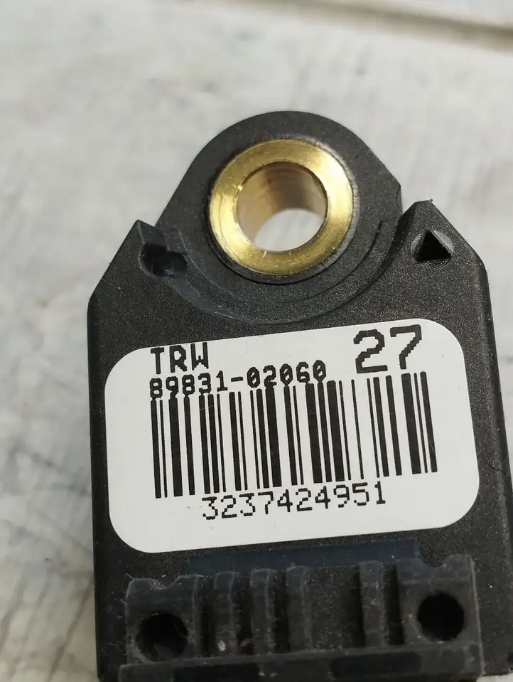 Toyota Auris 150 (2006 - 2012) 8983102060 Датчик удара SRS — фото 2