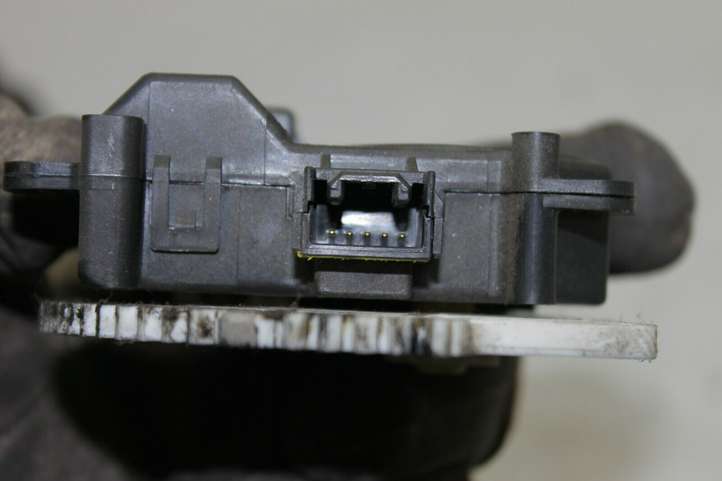 Toyota Prius (XW30) (2009 - 2015)  0638000172PLS Двигатель задвижки потока воздуха