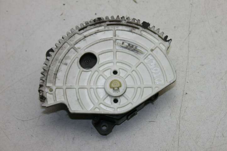 Toyota Prius (XW30) (2009 - 2015)  0638000172PLS Двигатель задвижки потока воздуха