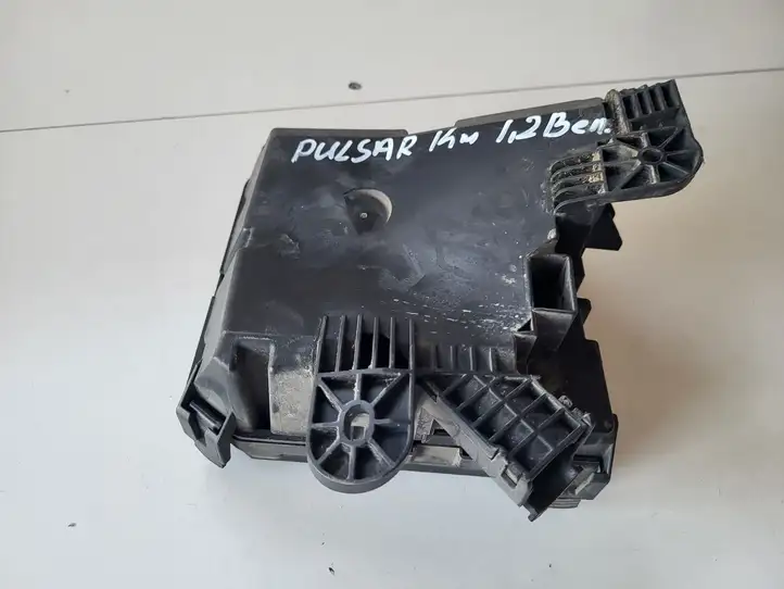 Nissan Pulsar (2014 - 2018)   Крышка ящика предохранителей