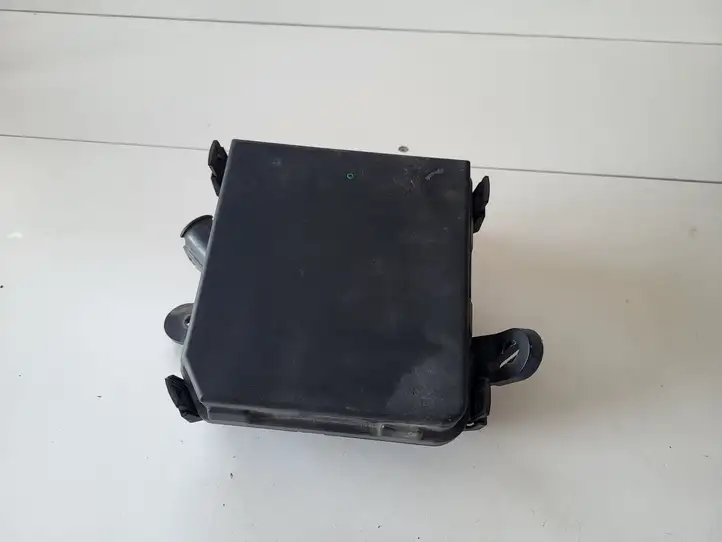 Nissan Pulsar (2014 - 2018)   Крышка ящика предохранителей