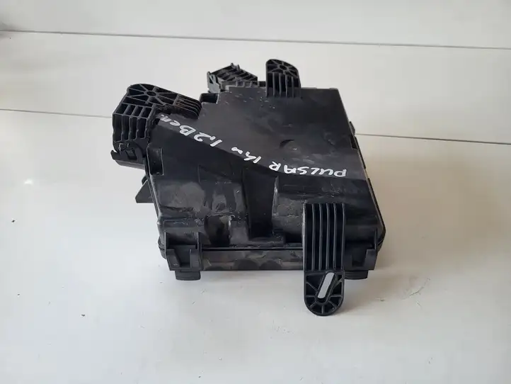 Nissan Pulsar (2014 - 2018)   Крышка ящика предохранителей