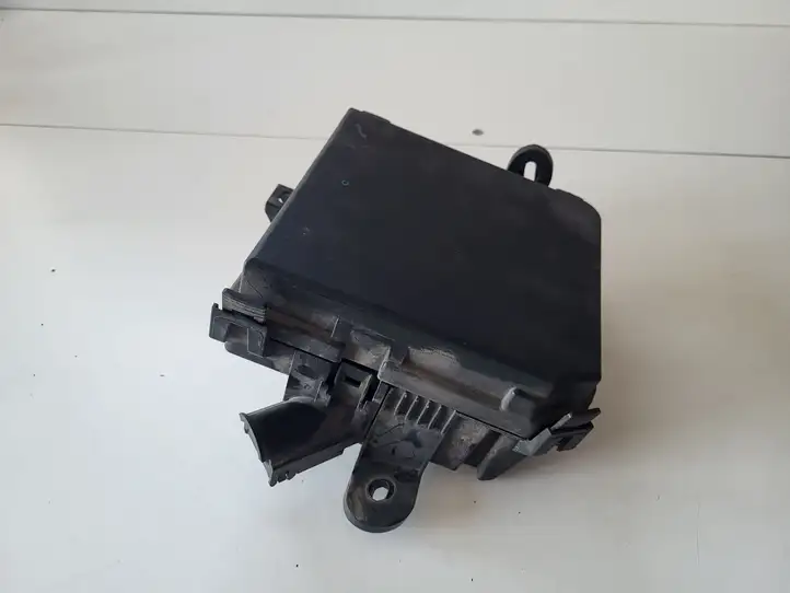 Nissan Pulsar (2014 - 2018)   Крышка ящика предохранителей