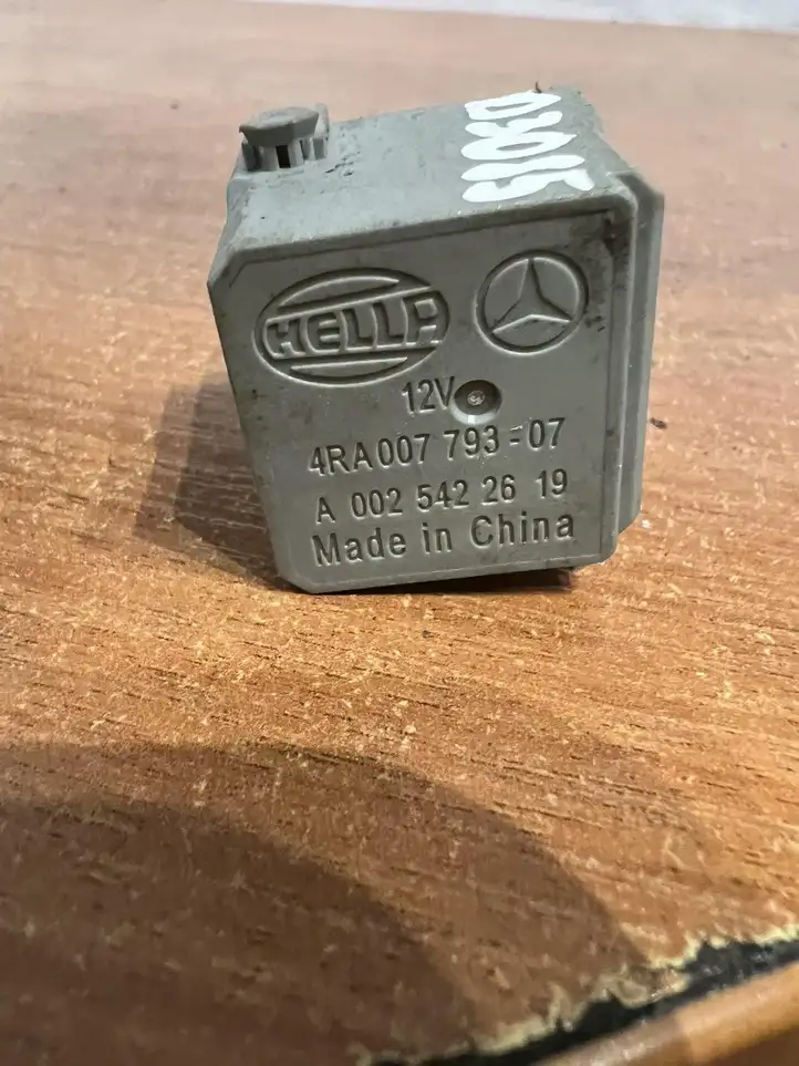 Mercedes-Benz Sprinter W906 (2006 - 2018) A0025422619 Реле аварийных фонарей — фото 2