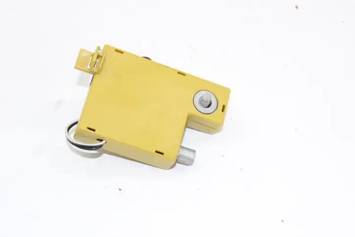 Land Rover Range Rover Sport (2005 - 2009)  6H3218K891AA Усилитель антенны