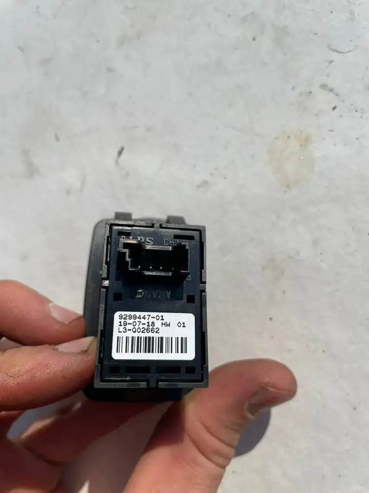 BMW 2 F45 (2014 - 2021) 9299447 Кнопка закрытия крышки багажника — фото 5