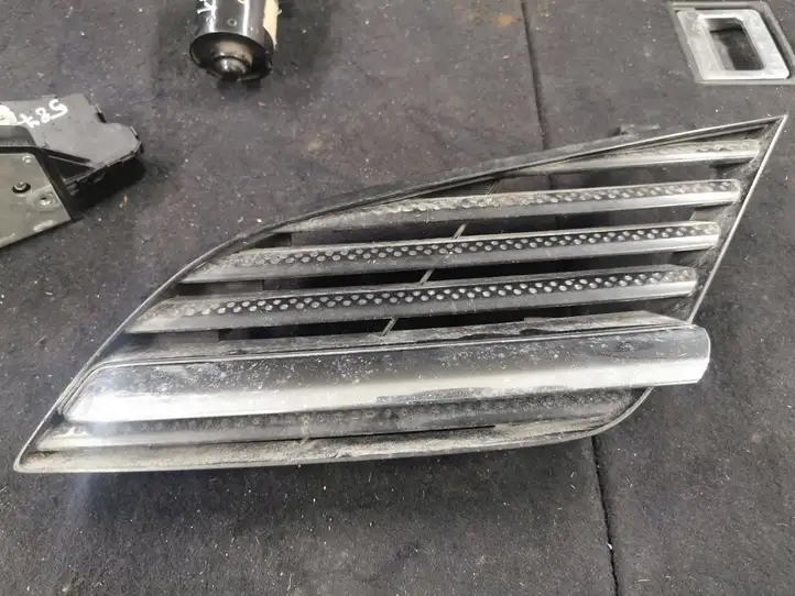 Nissan Primera (2001 - 2008)  62330 Верхняя решётка