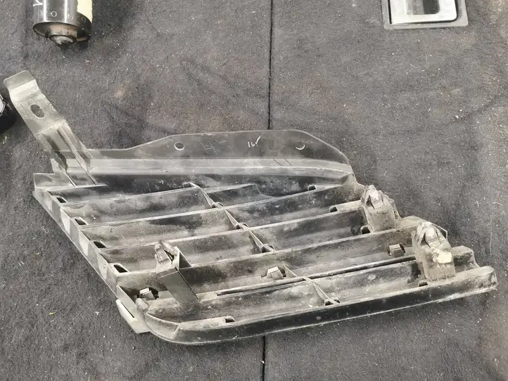 Nissan Primera (2001 - 2008)  62330 Верхняя решётка