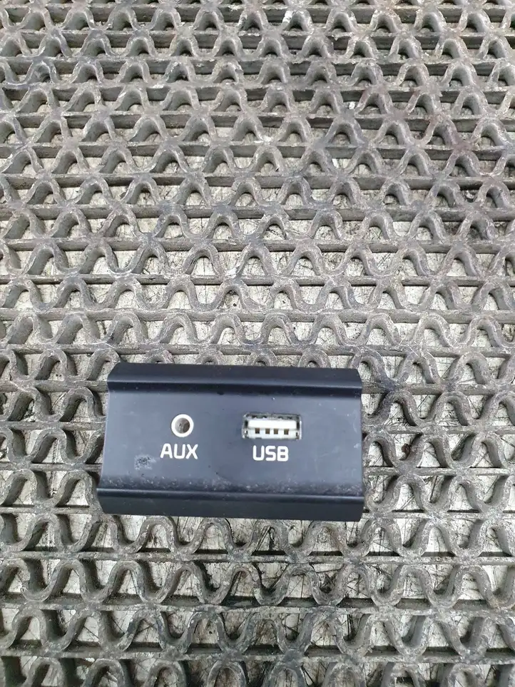Kia Rio (2015 - 2017) 96120H8000 USB модуль — фото 2