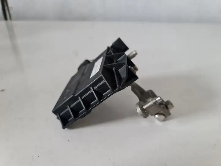 Mercedes-Benz E W213 (2016 - ) A0009061505 Реле защиты аккумулятора — фото 1