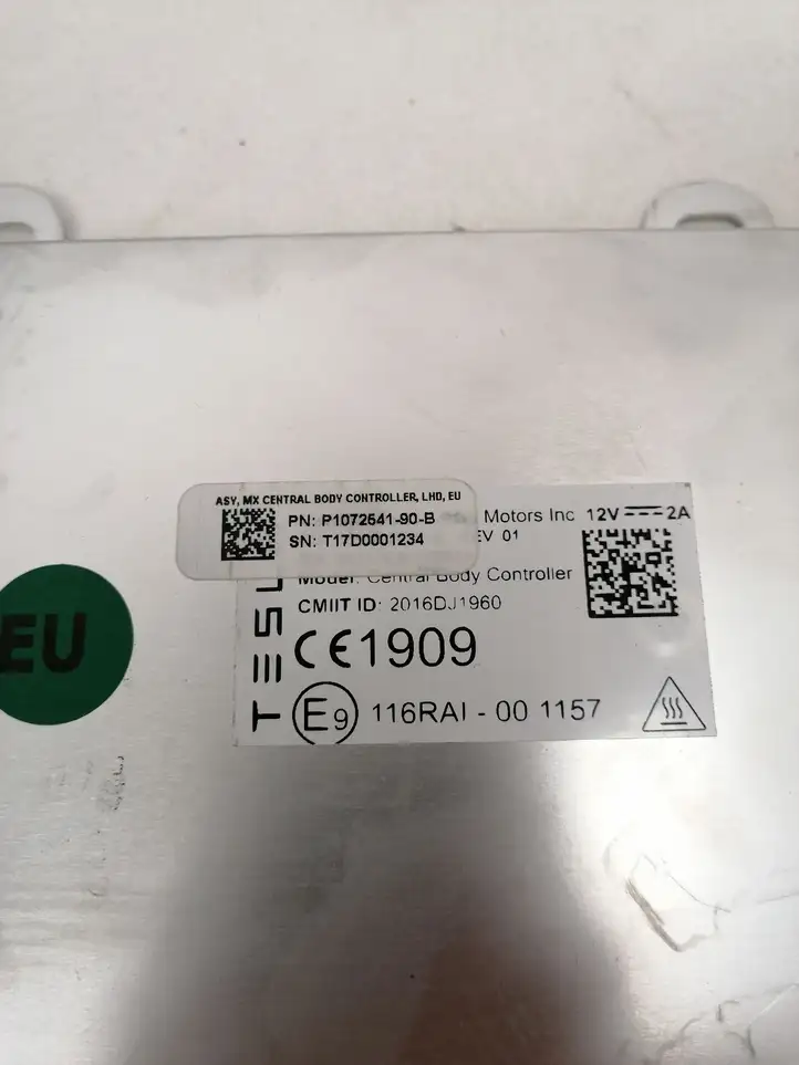 Tesla Model X (2015 - 2021) 107254190B Модуль комфорта — фото 3