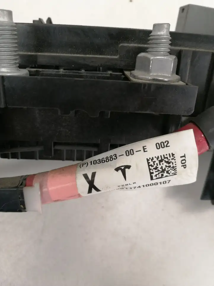 Tesla Model X (2015 - 2021)  103688300E Блок предохранителей