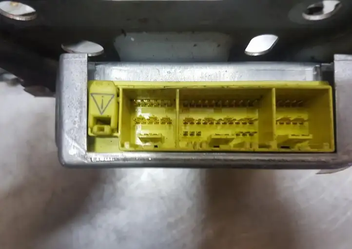 Lexus IS 200 (1999 - 2005)  8917053020 Блок управления надувных подушек