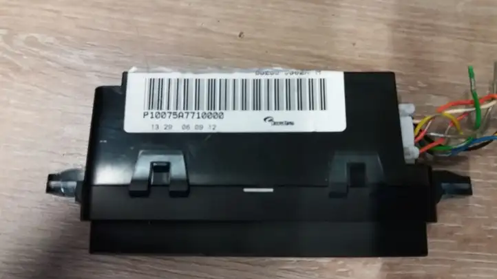 Nissan Qashqai (2006 - 2010) P10075A7710000 Реле предупреждения об ремнях безопасности — фото 2