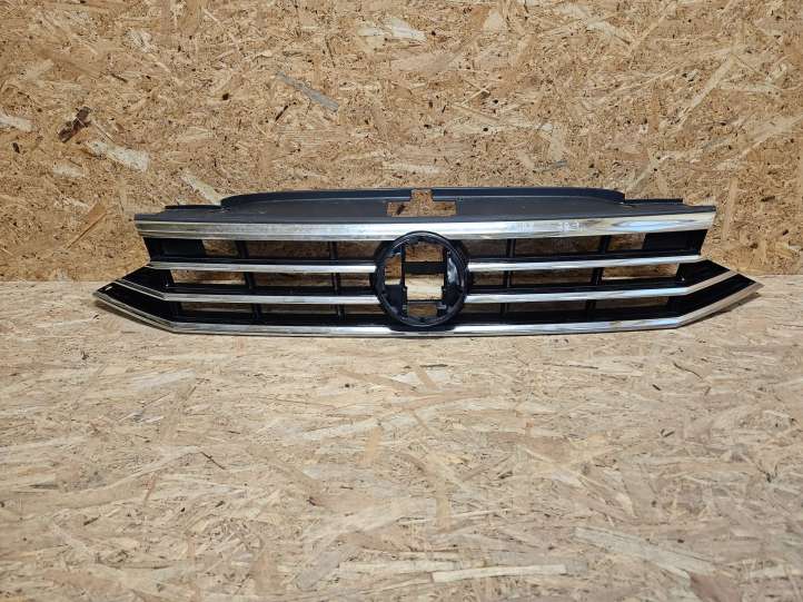 Volkswagen PASSAT B8 (2015 - )  3G0853651BL Верхняя решётка