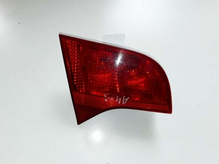 Audi A4 (2004 - 2009)  8E9945093 Задний фонарь в крышке багажника