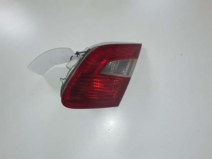 Skoda Superb B6 (3T) (2008 - 2015)  08S3T5945094 Задний фонарь в крышке багажника