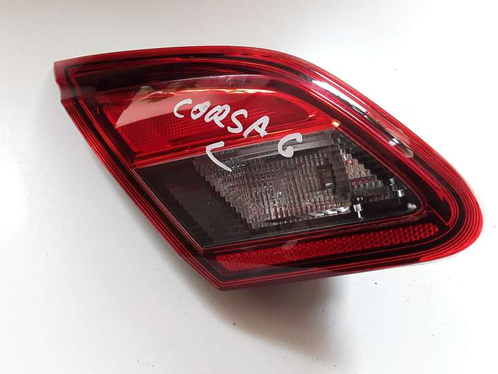 Opel Corsa E (2014 - 2019)  39012625 Задний фонарь в крышке багажника