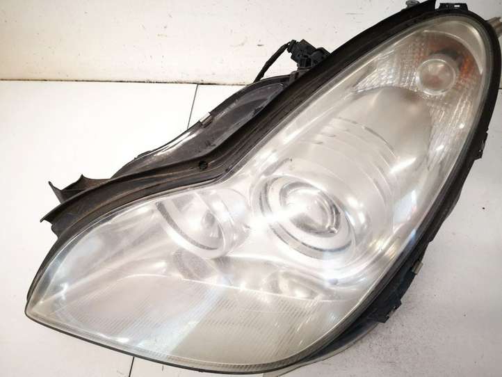 Mercedes-Benz CLS C219 (2003 - 2011)  14967700 Передняя фара