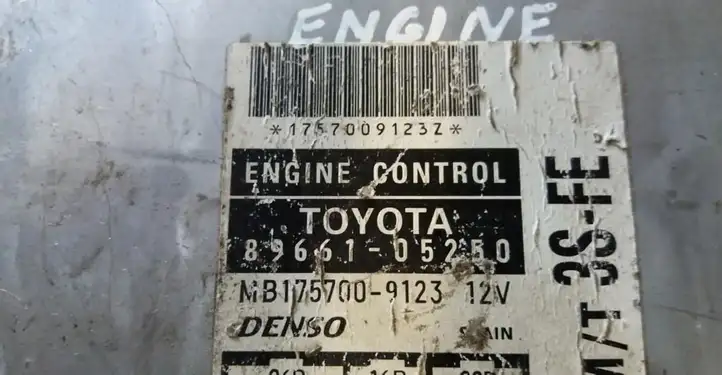 Toyota Avensis T220 (2000 - 2003) 8966105250 Блок управления двигателем (ЭБУ) — фото 4